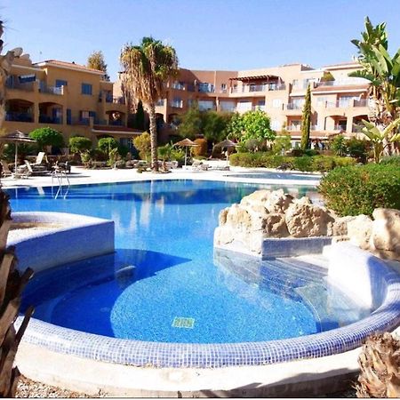Апартаменти Paphos-Limnaria Garden Екстер'єр фото